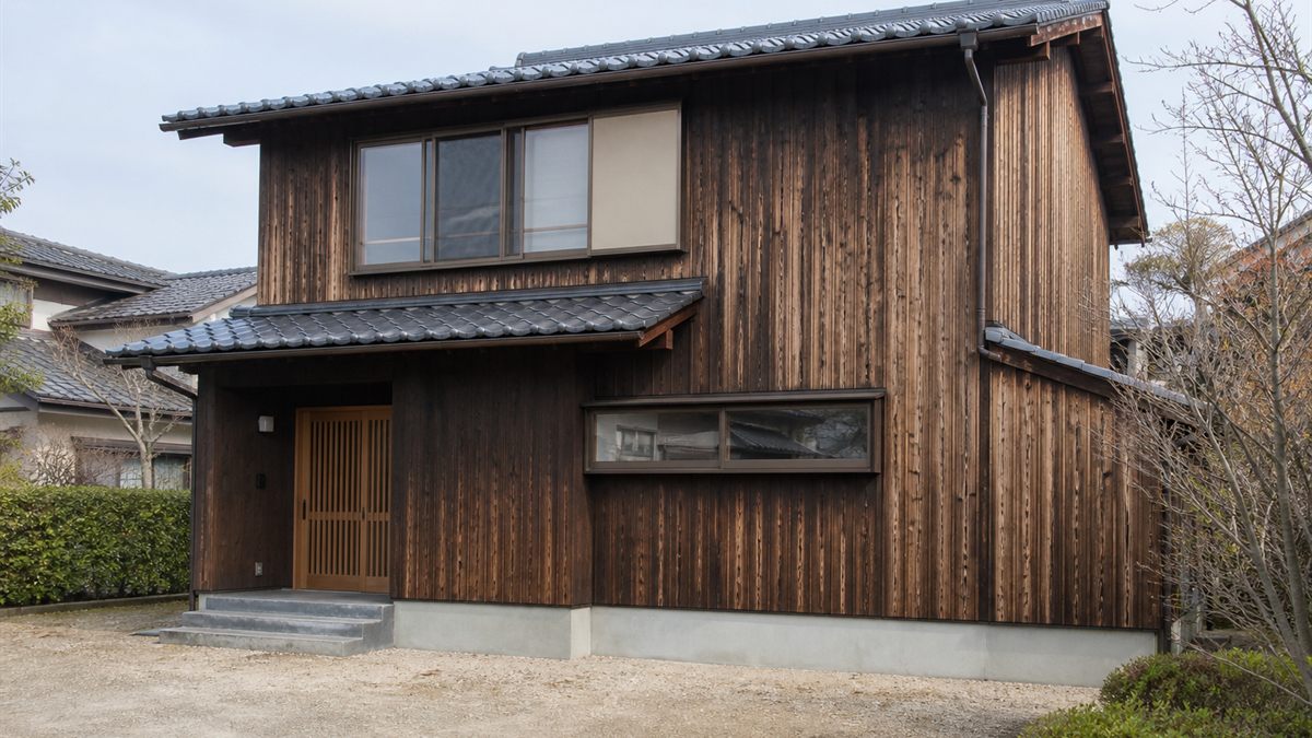 縦張りの木製外壁